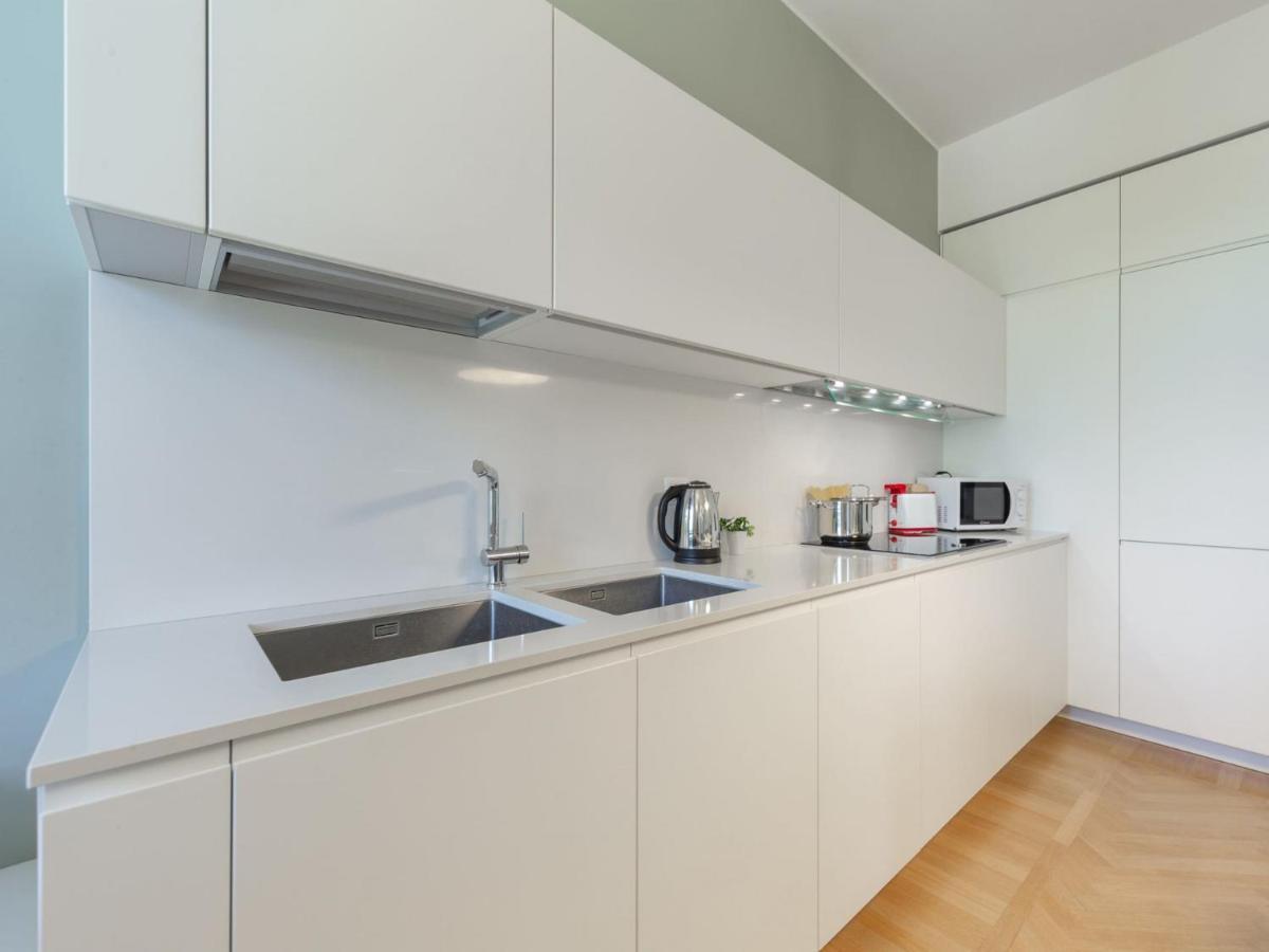 The Best Rent - Spacious Three-bedroom With Terrace Appartamento