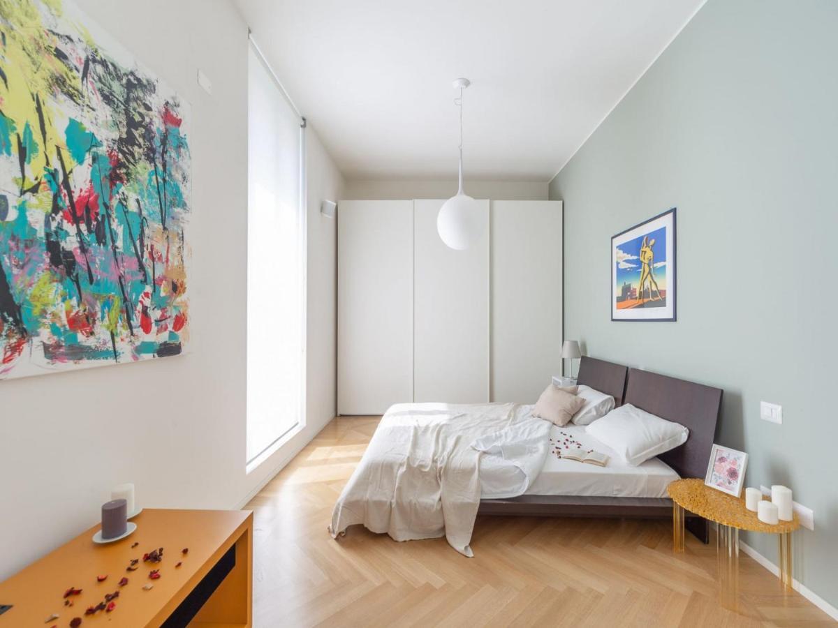 The Best Rent - Spacious Three-bedroom With Terrace Appartamento Milano